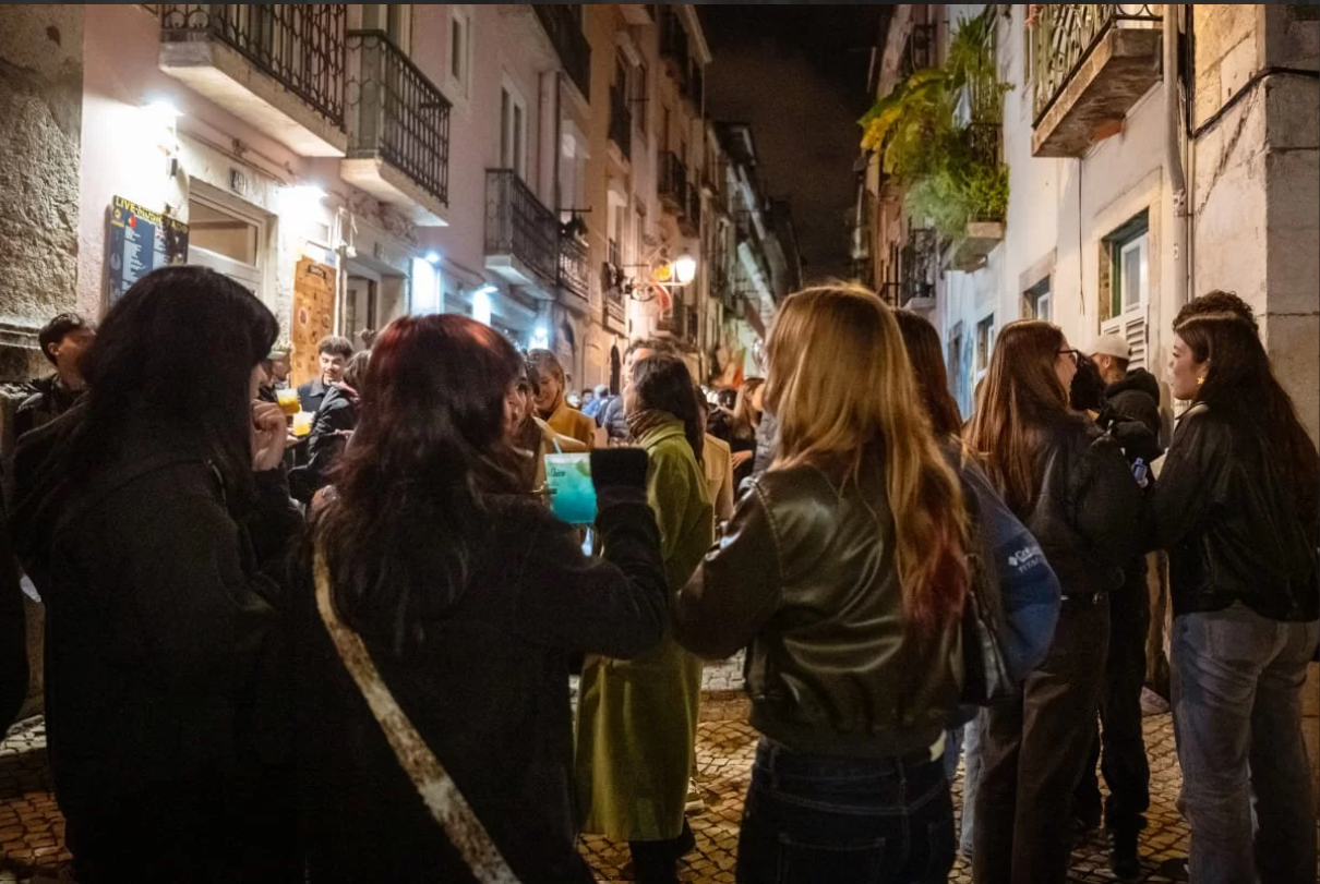 Câmara de Lisboa emite novas regras que limitam a venda de bebidas para consumo na rua